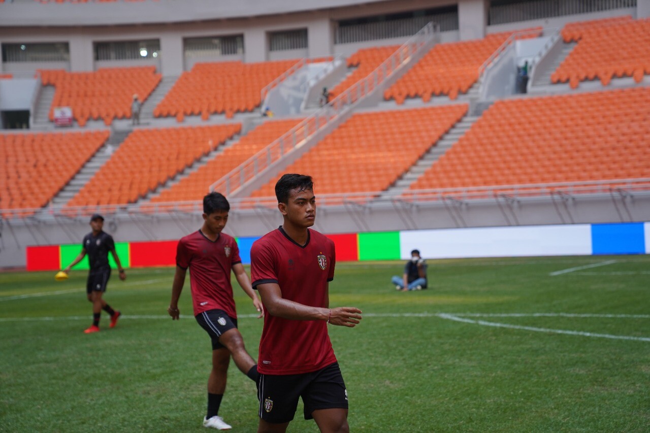 Agus Mahendra, pemain muda asal Sanur yang memperkuat tim Bali United U-18 pada IYC 2021 yang berlangsung di Jakarta. (Foto: Humas Bali United)